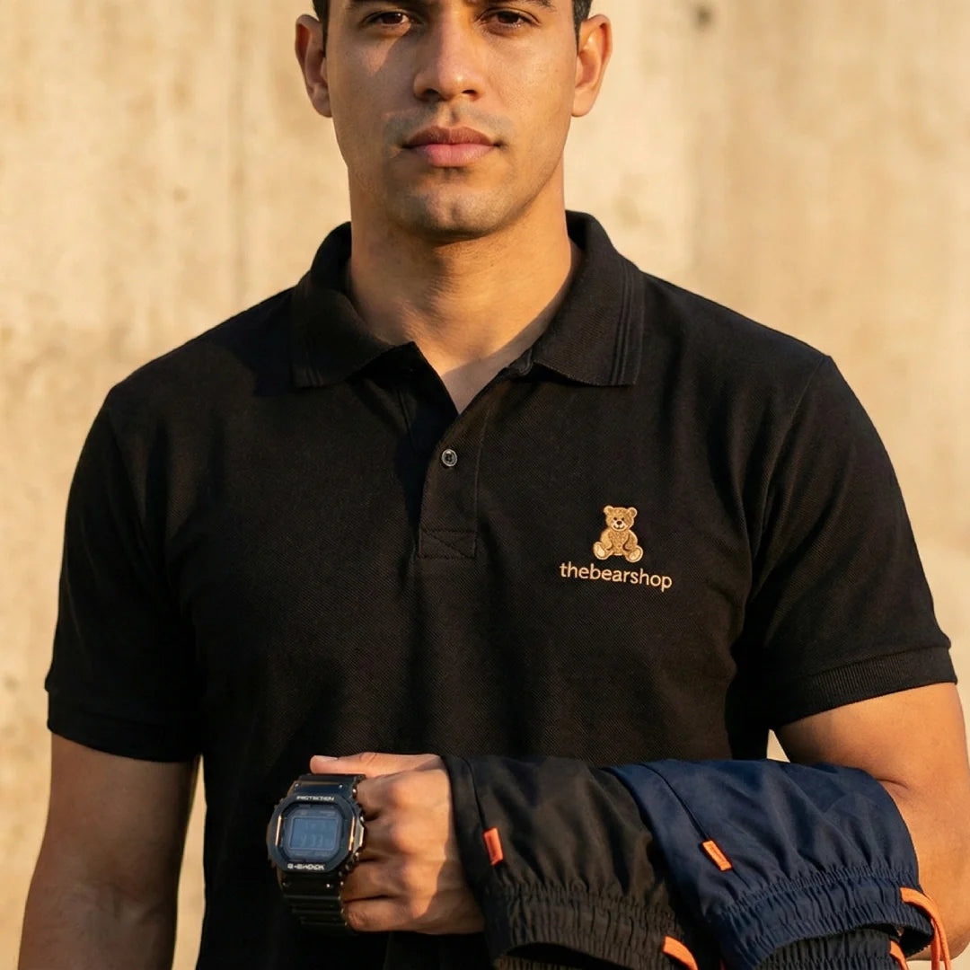 [Pague Só 3, Leve 5!] Polo Ursus Masculina em Malha Piquet (Algodão e Poliéster) com Acabamento Reforçado e Logo Bordado + 3 Bermudas e Relógio